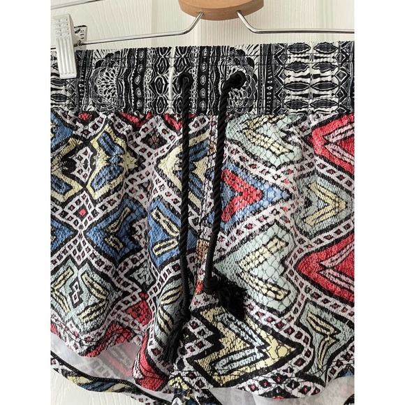 Roxy Short - Picture 3 of 4